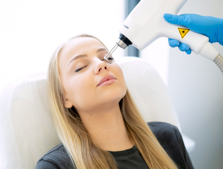 Laseroterapia to prężnie rozwijający się dział medycyny estetycznej. Sprawdź, ile kosztują profesjonalne zabiegi laserowe w Krakowie.