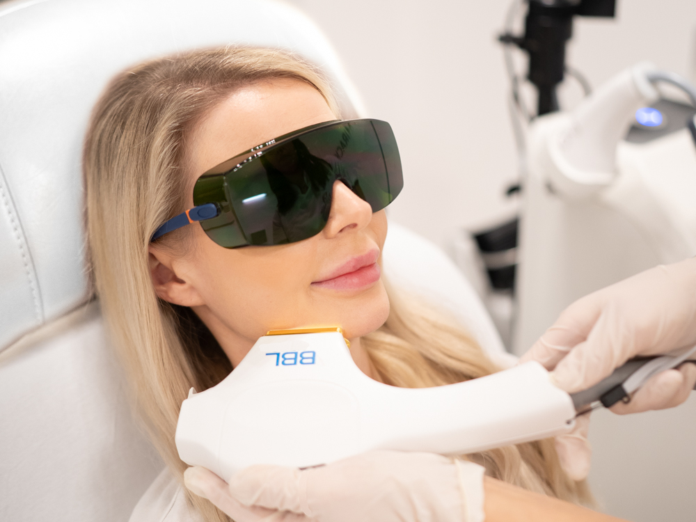 Poznaj zabiegi, które łączą nowoczesną medycynę estetyczną z filozofią longevity. Postaw na naturalne odmładzanie na poziomie komórkowym!