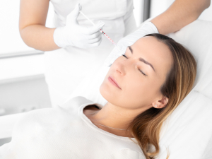 Jako pierwsza klinika w Polsce wprowadziliśmy przełom w redukcji zmarszczek mimicznych – preparat PREMIUM PEARL - efekty już pierwszego dnia!