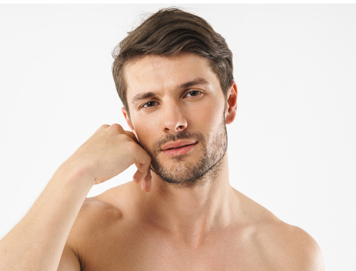 Czerwone plamy na twarzy u mężczyzny mogą mieć różne podłoże. Sprawdź, jak wygląda zabieg usuwania tych zmian skórnych!
