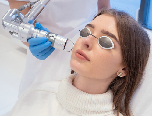 Jesteś z Łodzi lub okolic i szukasz gabinetu medycyny estetycznej, aby usunąć przebarwienia na twarzy? Przyjdź do naszej Kliniki Miracki!