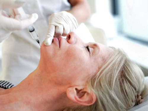 Nie wiesz, czy po zabiegu medycyny estetycznej takim, jak biostymulatory możesz wziąć lek przeciwbólowy lub przeciwzapalny? Sprawdź opinię eksperta!