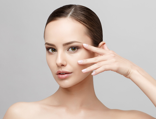 Masz problem z opadającą powieką? Poznaj przyczyny i sposoby leczenia ptozy oka. Umów się na wizytę w naszej klinice!