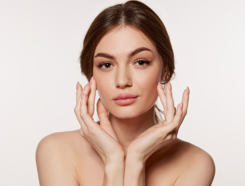 Zastanawiasz się, na czym polega buccal fat removal? Zapisz się na zabiegi w naszych klinikach w Warszawie, Krakowie, Katowicach lub Łodzi.