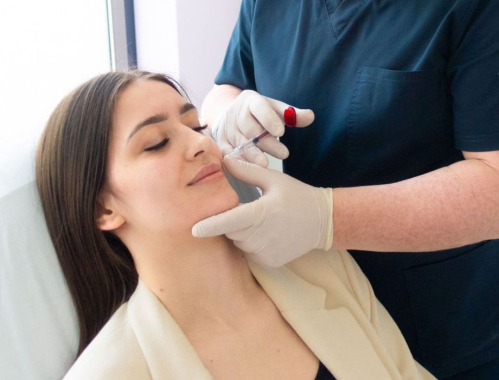 Chcesz poznać przeciwwskazania do użycia kwasu hialuronowego? Poznaj główne czynniki wykluczające, zanim umówisz się na zabieg!