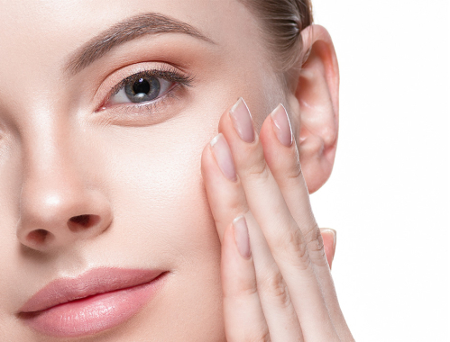 Nie wiesz, jak usunąć zmarszczki grawitacyjne? Poznaj topowe zabiegi na zmarszczki i odwiedź naszą Klinikę w Krakowie. Zapraszamy też na zabiegi w naszych klinikach w Warszawie, Łodzi i Katowicach.