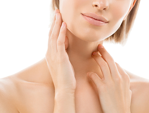 Nie wiesz, jak zlikwidować naszyjnik Wenus? Poznaj zabieg na bruzdy na szyi i odwiedź naszą Klinikę w Krakowie. Zapraszamy też a zabiegi w naszych klinikach w Warszawie, Łodzi i Katowicach.