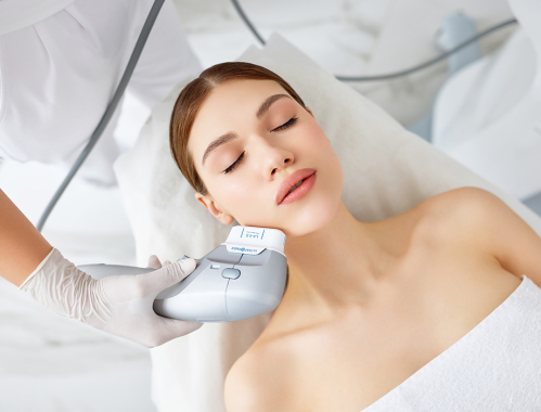 Zastanawiasz się ile kosztuje zabieg HIFU? ✶ Umów się na konsultację z lekarzem medycyny estetycznej w naszej klinice w Katowicach, Krakowie, Łodzi, Warszawie!