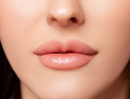 Obostrzenia poluzowane - zdejmujemy maseczki i powiększamy usta! ✿ Czy wiesz jak przebiega zabieg powiększania ust? Rozwiewamy wątpliwości! Zapraszamy na zabiegi do naszych klinik w Warszawie, Katowicach, Krakowie i Łodzi.