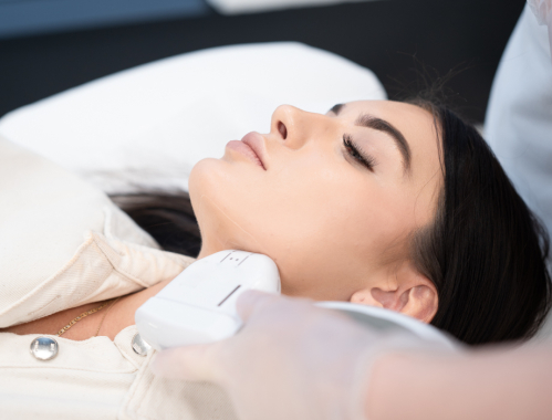 Naturalnie piękna na wakacjach – spełnij Swoje marzenie o jędrnej skórze i smukłej twarzy!