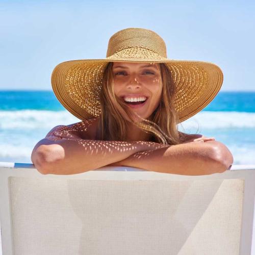 Zabiegi laserowe można wykonywać również w sezonie letnim. Dowiedz się więcej na temat profesjonalnej ochrony skóry latem! Zapraszamy na zabiegi w naszych klinikach w Warszawie, Łodzi, Katowicach i Krakowie.