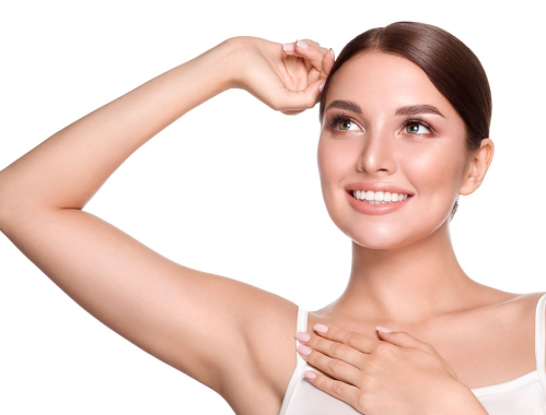 Cellulit może pojawić się wszędzie tam, gdzie występuje nadmiar tkanki tłuszczowej, także na ramionach. ???? Poznaj skuteczne zabiegi ujędrniające na ramiona dostępne w Warszawie, Krakowie, Łodzi i Katowicach.