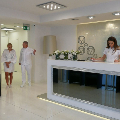 Kuracje łączone stanowią najefektywniejszą metodę leczenia rozstępów. Mimo iż leczenie rozstępów jest trudne i wymaga czasu, dzięki nowoczesnym technologiom można bezpiecznie i widocznie zmienić obraz skóry. Zapraszamy na zabiegi w naszych klinikach w War