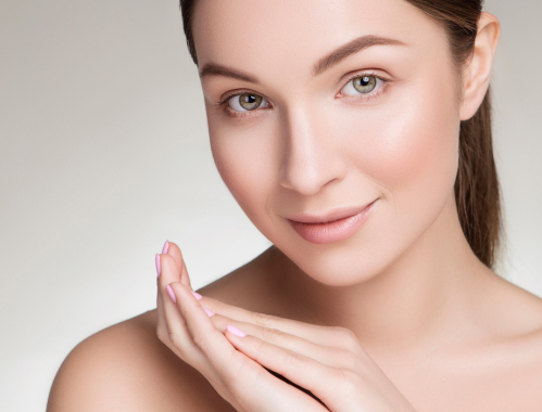 Pulchne policzki, worki pod oczami, podwójny podbródek to częste problemy estetycznej, które optycznie pogrubiają. ✹ Sprawdź, jak wyszczuplić twarz w naszej klinice w Warszawie. Zapraszamy także na zabiegi do naszych klinik w Katowicach, Krakowie i Łodzi.