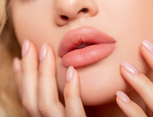 Powiększanie ust to zabieg, polegający na zastosowaniu wypełniacza (np. kwasu hialuronowego). ✹ Sprawdź, co należy wiedzieć przed zabiegiem dostępnym w Klinice Miracki w Katowicach. Zapraszamy na zabiegi też do naszych klinik w Warszawie, Krakowie i Łodzi