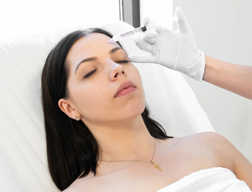 Wykwalifikowani Specjaliści naszej Kliniki pomogą Ci wybrać zabiegi na twarz i ciało, żebyś latem czuła się pięknie w Swojej skórze!