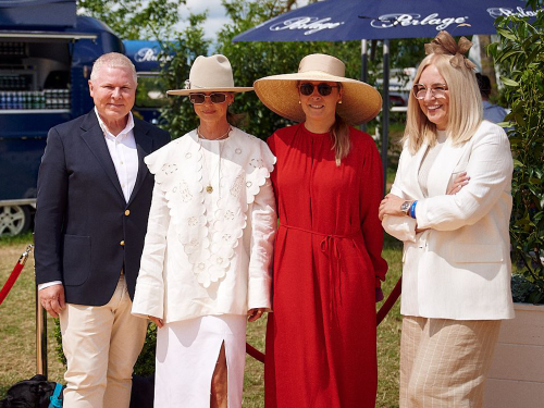 Karina Dudek-Miracka i Doktor Krzysztof Miracki na co dzień rzadko pojawiają się na wydarzeniach towarzyskich, ale tym razem zrobili wyjątek. Z ogromną przyjemnością, za namową marki Galderma przyjęli zaproszenie od Karoliny Ferenstein-Kraśko i Krzysztofa