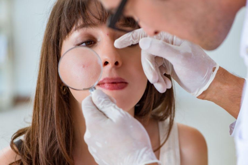 Przegląd zabiegów na twarz trądzikową