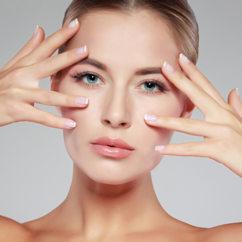 Obszar pod oczami jest szczególnie narażony na zmarszczki, nawet w młodym wieku. ➙ Wybierz mezoterapię w Klinice Miracki w Warszawie, Krakowie, Łodzi lub Katowicach!