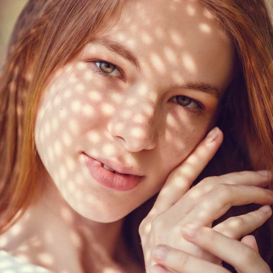 Dzięki zabiegom laserowym, peelingom oraz mikrodermabrazji skutecznie pozbędziesz się przebarwień posłonecznych. → Zapisz się na zabieg w Klinice Miracki Warszawa, Katowice, Kraków, Łódź!