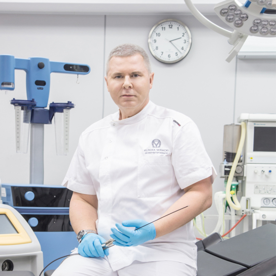 "Ja wolałem laser", mówi dr Krzysztof Miracki, jeden z najbardziej doświadczonych specjalistów laseroterapii, w wywiadzie dla elleman.pl. Zapraszamy na zabiegi w naszych klinikach w Warszawie, Łodzi, Katowicach i Krakowie.