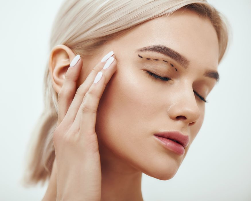 Zastanawiasz się jak skorygować opadającą powiekę? Zapisz się na zabieg w naszej klinice w Warszawie, Łodzi, Krakowie lub Katowicach!