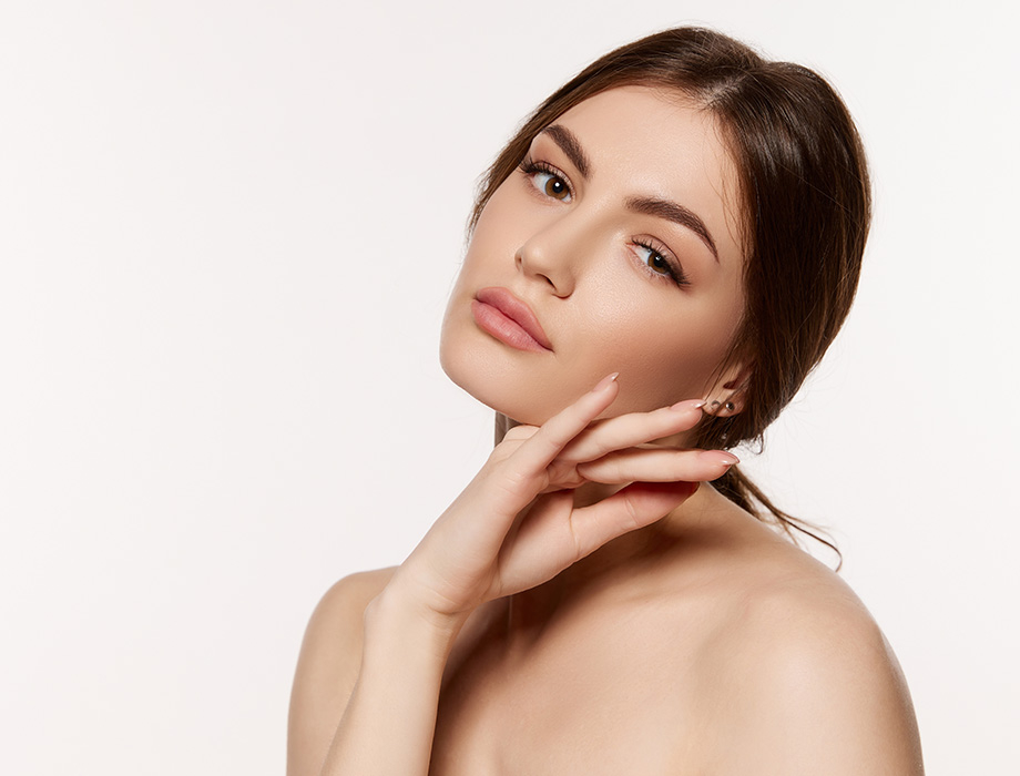 Zastanawiasz się co to jest peeling kawitacyjny? Zapisz się na konsultację z lekarzem w naszych klinikach w Warszawie, Łodzi, Krakowie lub Katowicach.