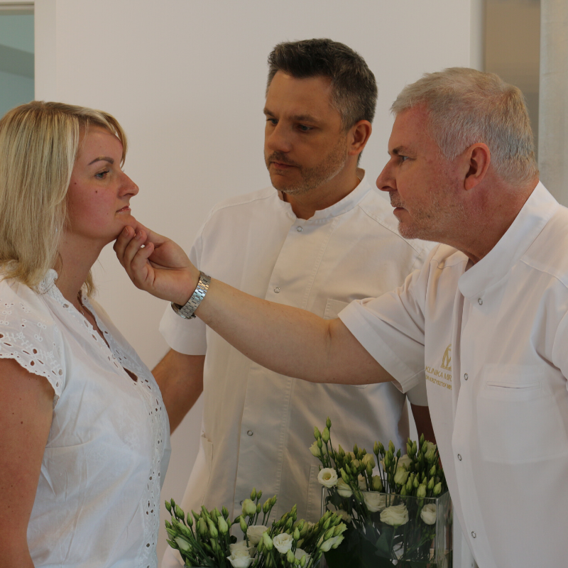 W drugim odcinku "Kliniki naturalnego piękna" wystąpiła Natalia Warno, u której przeprowadzono zabieg chirurgicznego usunięcia guza z czoła. Zapraszamy na zabiegi w naszych klinikach w Warszawie, Katowicach, Łodzi i Krakowie.