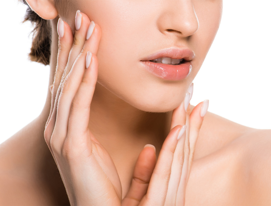 Chcesz poprawić owal twarzy? Umów się na zabieg wolumetrii twarzy w naszej Klinice w Łodzi! Zapraszamy też na zabiegi w naszych klinikach w Warszawie, Katowicach i Krakowie.