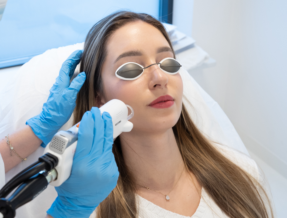 Czy laserowe usuwanie naczynek jest bezpieczne? Zapraszamy na konsultacje i zabiegi w Klinice Miracki w Katowicach!