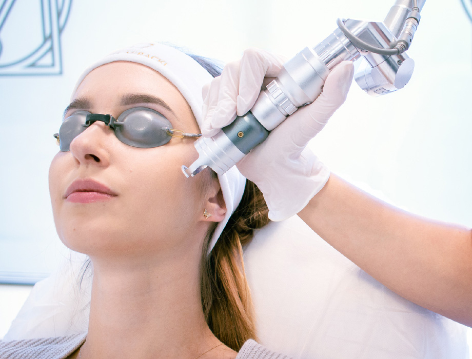 Zastanawiasz się ile kosztuje zabieg laserem odmładzającym w Katowicach? Zapisz się na konsultację w naszej katowickiej klinice.