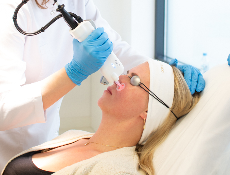 Szukasz skutecznego sposobu na przebarwienia? Zapraszamy na laseroterapię do Kliniki Miracki w Katowicach!