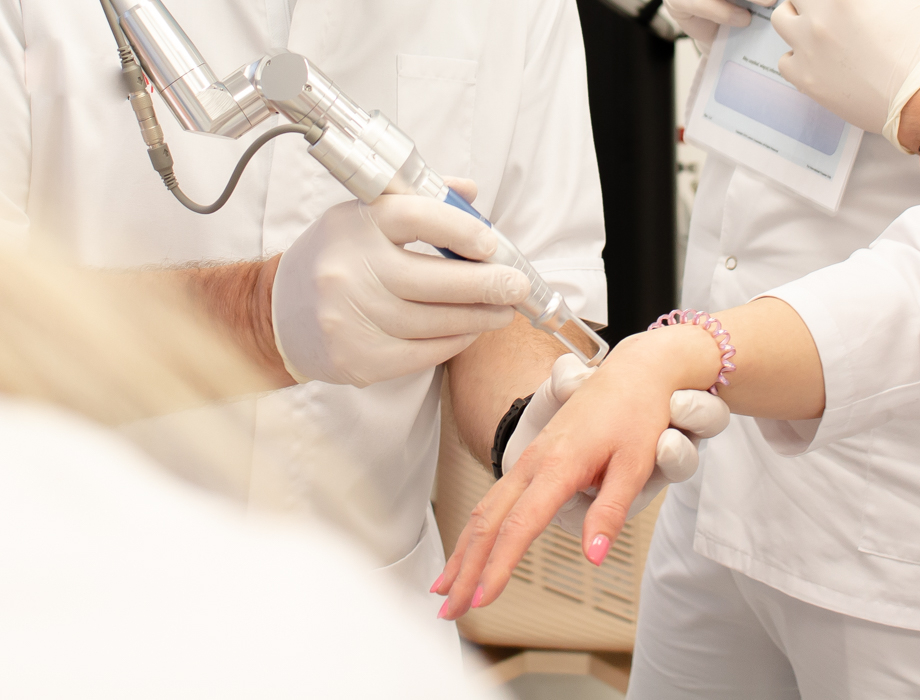 Szukasz zaufanego gabinetu medycyny estetycznej, aby poddać się zabiegowi laseroterapii? Zapraszamy do Kliniki Miracki w Warszawie!