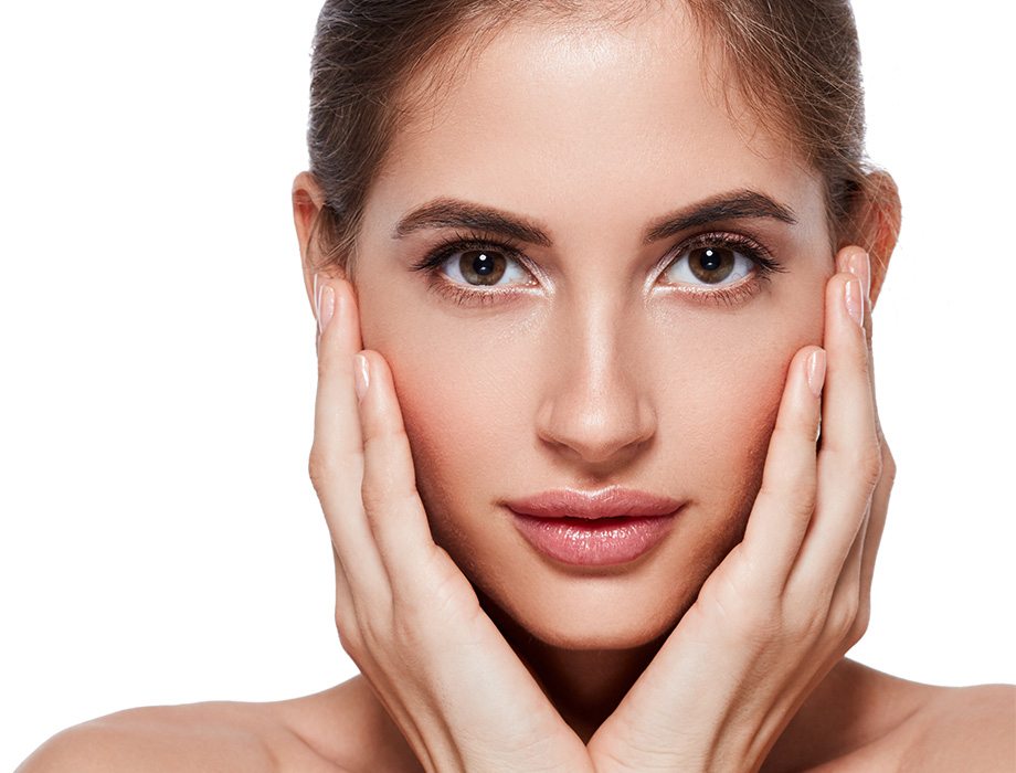 Zastanawiasz się ile kosztuje podniesienie owalu twarzy w Warszawie? Zapisz się na konsultację w naszej warszawskiej klinice i dowiedz się więcej!