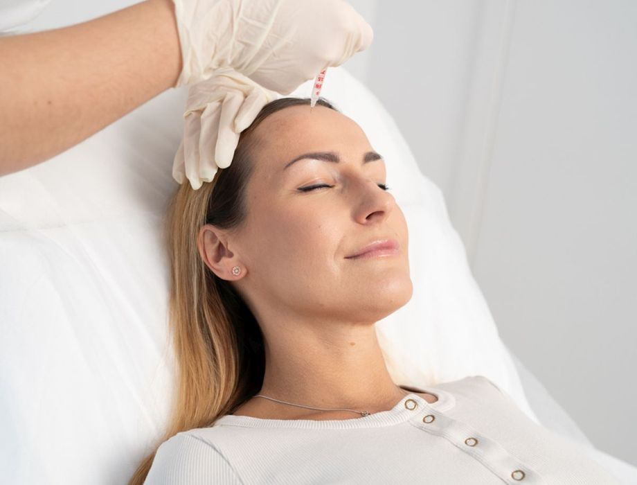 Zastanawiasz się czy da się usunąć zmarszczki mimiczne? Zapisz się na usuwanie zmarszczek mimicznych w naszej klinice w Warszawie, Krakowie, Łodzi lub Katowicach.