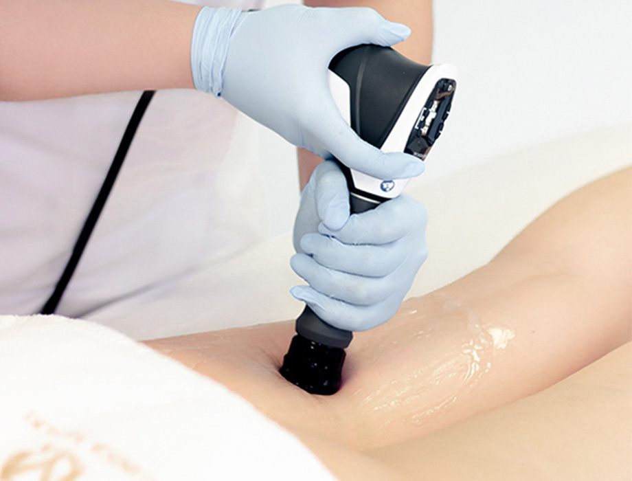 Zastanawiasz się ile kosztuje zabieg falą uderzeniową na cellulit w Krakowie? Zapisz się na konsultację w jednej z naszych klinik w Warszawie, Krakowie, Łodzi lub Katowicach.