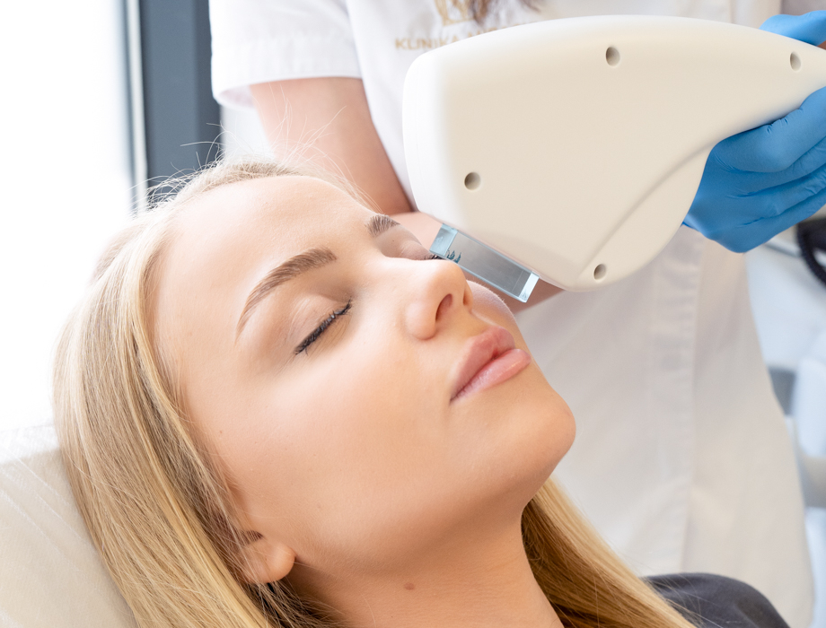 Masz przebarwienia pozapalne i chcesz się ich pozbyć? Dowiedz się, jak wygląda zabieg usuwania przebarwień i umów się na wizytę!