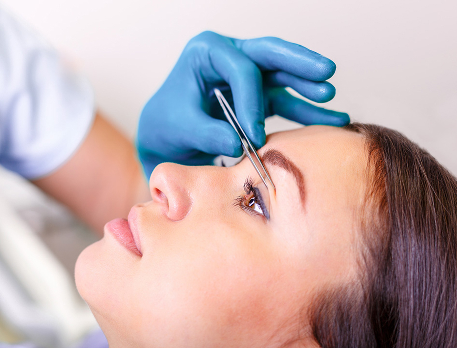 Jak usunąć zmiany skórne na powiekach?