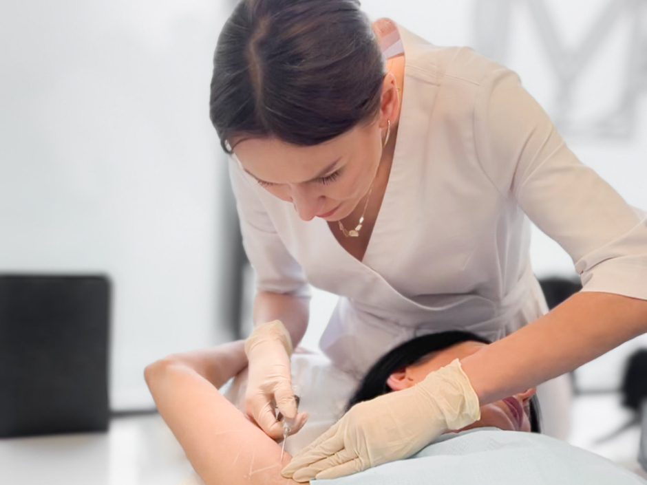 Jak pozbyć się wiotkości skóry ramion czy brzucha i przywrócić jej jędrność? Naszą odpowiedzią są zabiegi Biostymulatorem Tkankowym na ciało. Sprawdź!