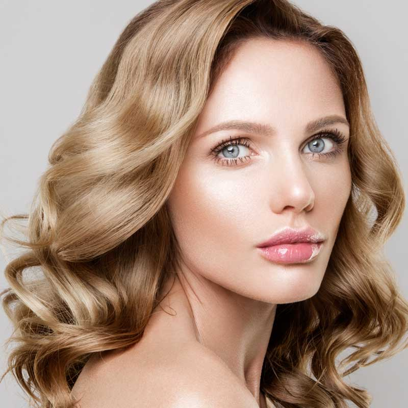 W Klinice Miracki nasi specjaliści przygotowali rewitalizacyjne zabiegi, abyś znowu mogła cieszyć się zdrowymi i pięknymi włosami pełnymi blasku! Zapraszamy na zabiegi w naszych klinikach w Warszawie, Krakowie, Łodzi i Katowicach.