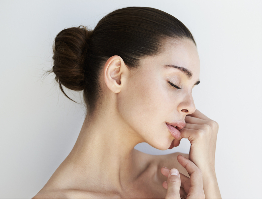 Mikrodermabrazja to skuteczne oczyszczanie twarzy. Dowiedz się wszystkiego o hydradermabrazji! ❇ Klinika Miracki Warszawa, Katowice, Kraków, Łódź.