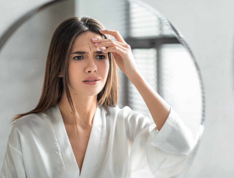 Kwas hialuronowy to doskonały nawilżacz i wypełniacz zmarszczek. Sprawdź, ile kosztuje wypełnianie lwiej zmarszczki w naszej klinice w Krakowie.