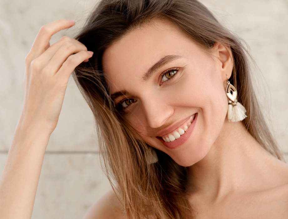 Zabieg laserem latem - czy laseroterapia w lecie jest możliwa? ☀ Dowiedz się! Odpowiada Klinika Miracki w Warszawie, Krakowie, Łodzi i Katowicach