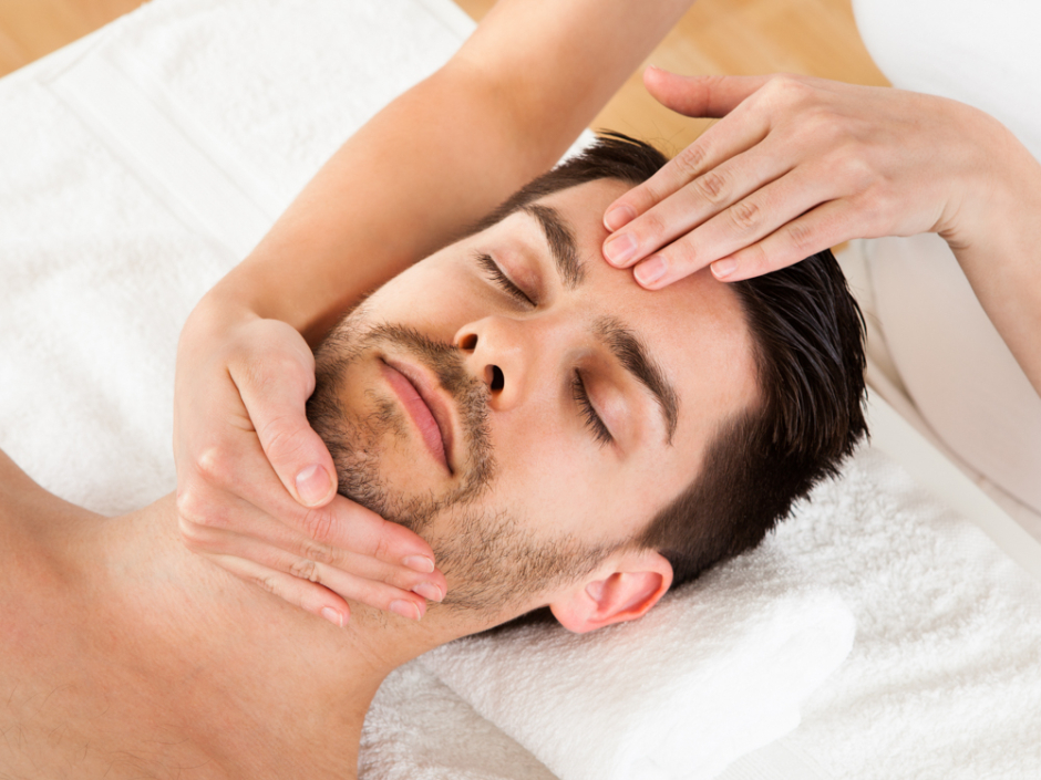 Statystyki pokazują, że mężczyźni żyją o kilka lat krócej niż kobiety. Jak to zmienić? Poznaj złote zasady longevity dla mężczyzn!