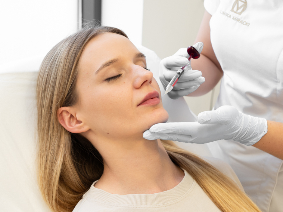 Zabiegi z kwasem hialuronowym przeszły pewną metamorfozę. Zobacz, jakich efektów spodziewają się dziś pacjenci po zastosowaniu kwasu hialuronowego!