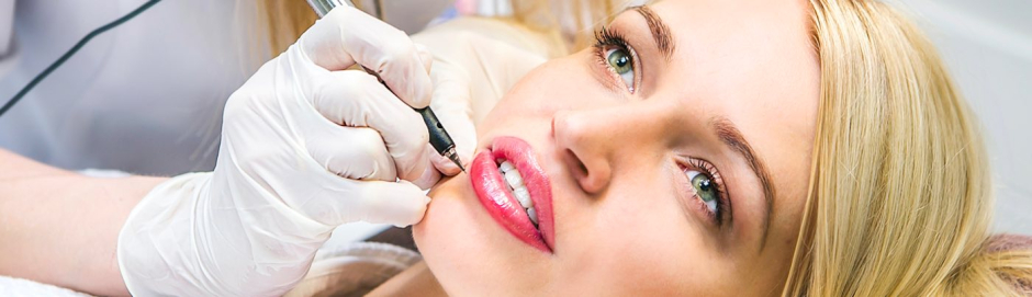 Gdzie zrobić makijaż permanentny, z którego będziesz zadowolona? Czy jest możliwe usunięcie makijażu permanentnego, jeśli tak, w jaki sposób? Zapraszamy na zabiegi w naszych klinikach w Warszawie, Katowicach, Łodzi i Krakowie.