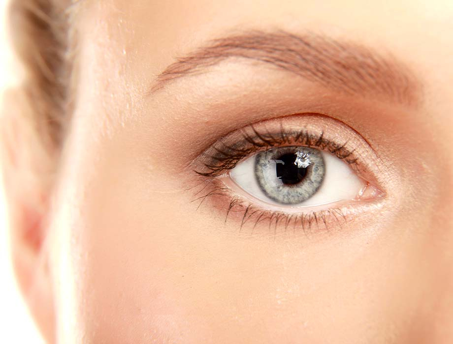 Ile kosztuje korekcja opadającej powieki? Jaka jest cena plastyki powiek? Odpowiadamy! ➛ Klinika Miracki Warszawa, Katowice, Kraków, Łódź.