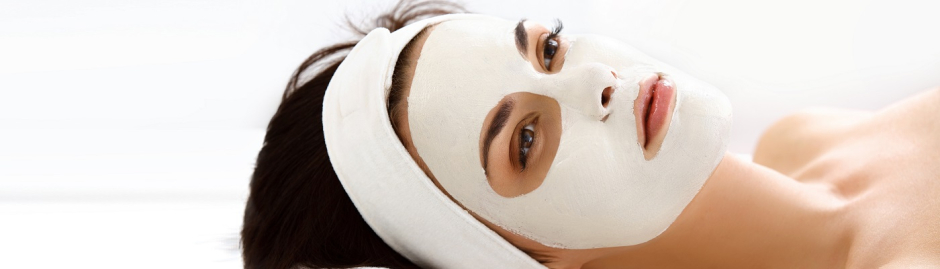 Peeling medyczny to profesjonalny zabieg w gabinecie medycyny estetycznej, zwalczający np. zmarszczki. Sprawdź, czy peeling domowy jest równie skuteczny. Zapraszamy na zabiegi w naszych klinikach w Warszawie, Łodzi, Katowicach i Krakowie.