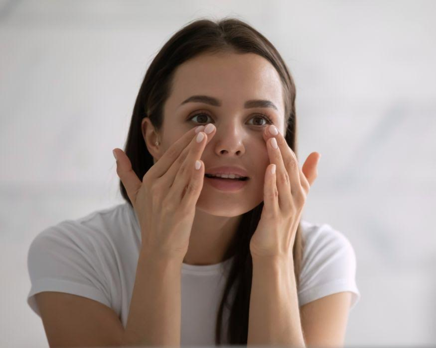 Jak pozbyć się sińców pod oczami?