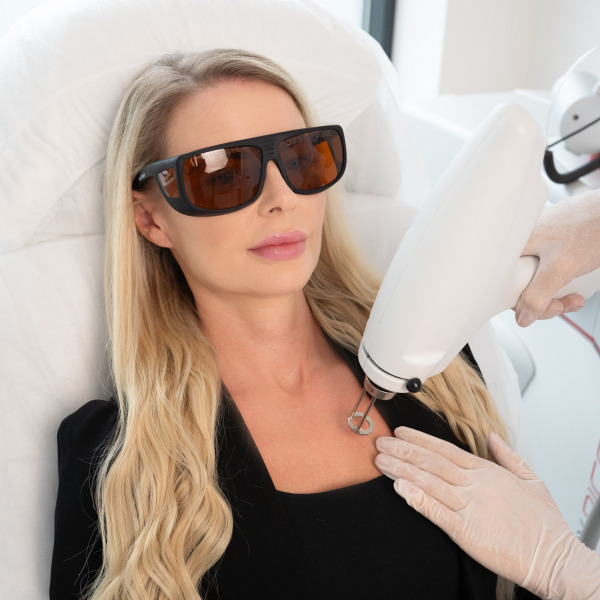 Discovery Pico Quanta Twain 2940 – Laserowe leczenie blizn i rozstępów